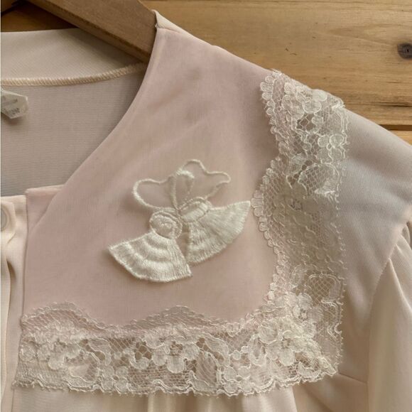 Vintage Lacey Coquette Petal Pink Sz Medium Button Front Lightweight Bed Jacket - Picture 3 of 11